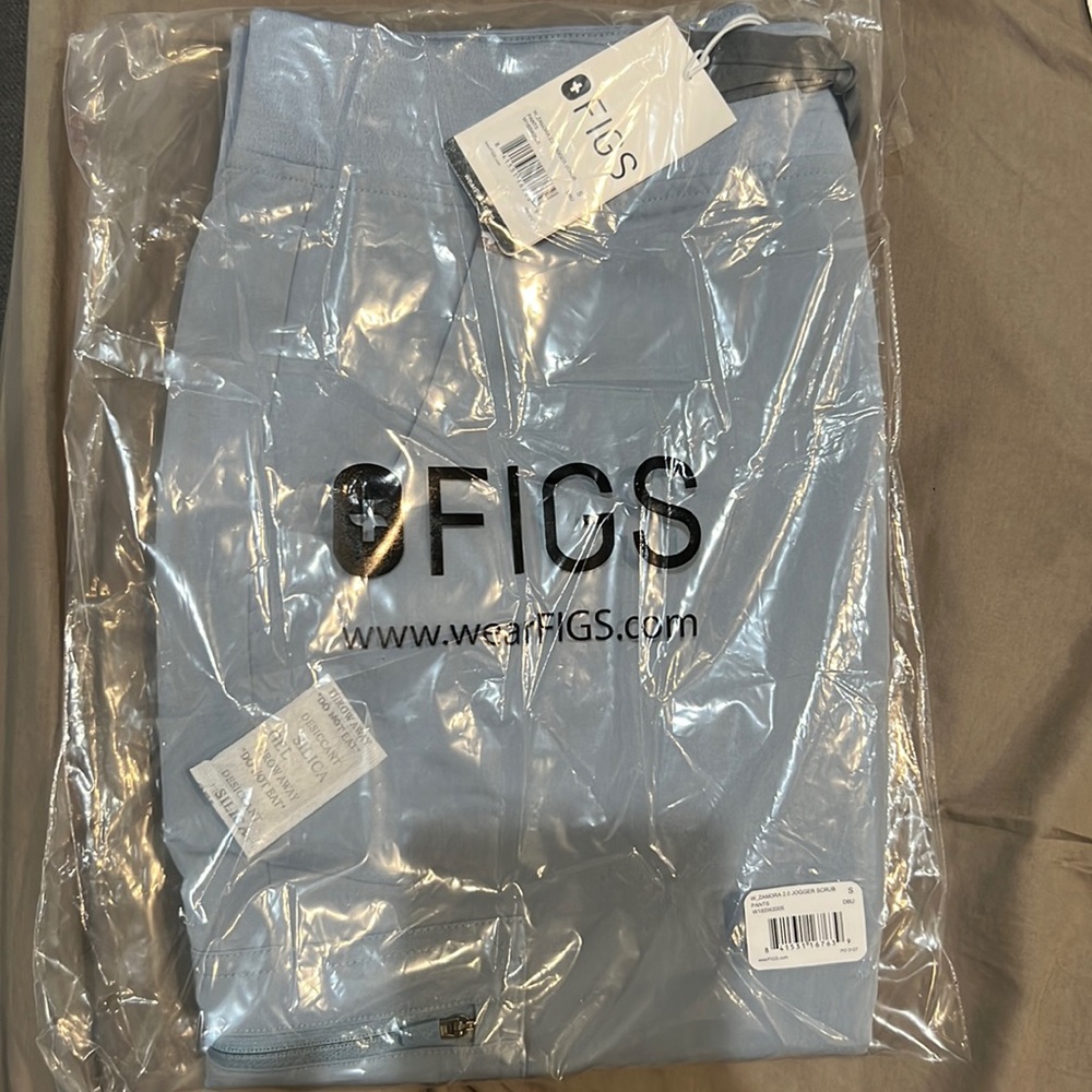 Brand new Figs pants